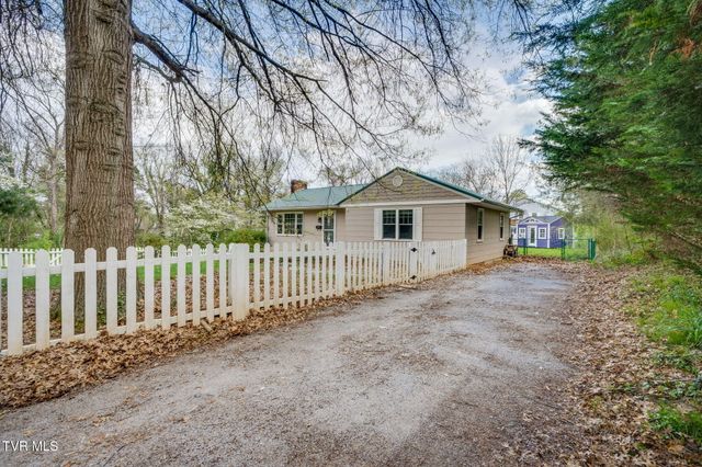 408 Oak Grove Avenue, Greeneville, TN 37745