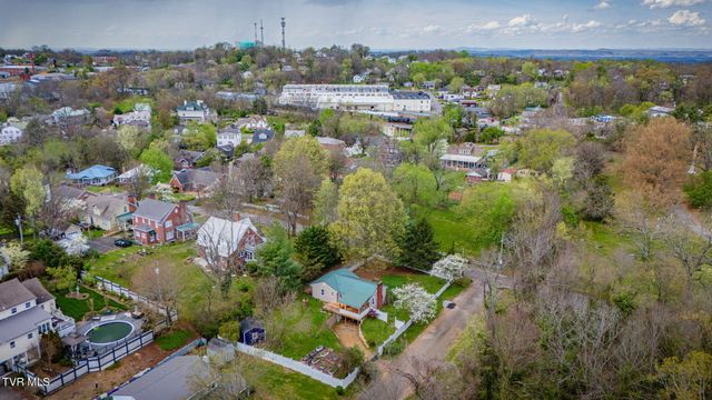 408 Oak Grove Avenue, Greeneville, TN 37745