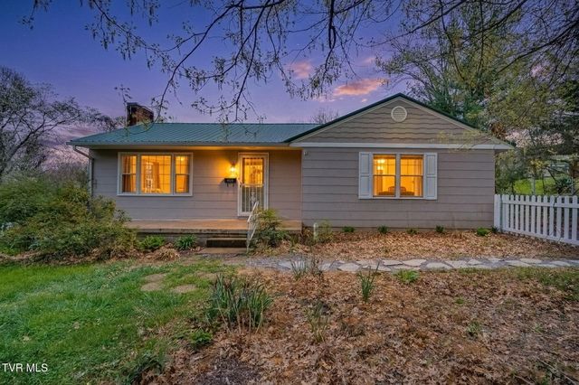 408 Oak Grove Avenue, Greeneville, TN 37745