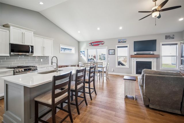 1808 NE Heritage Drive, Grimes, IA 50111