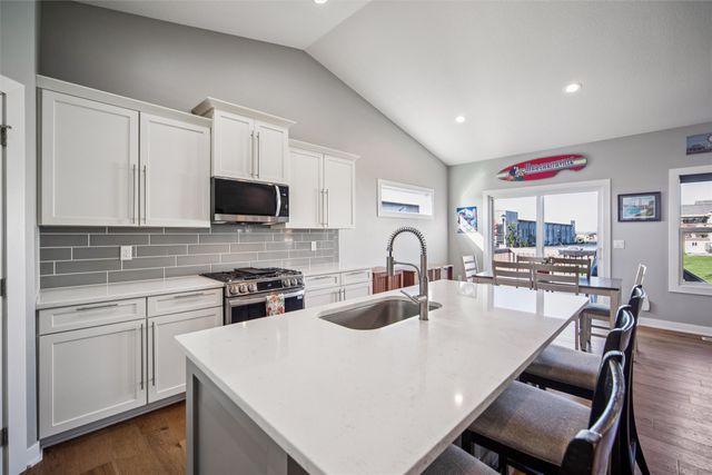 1808 NE Heritage Drive, Grimes, IA 50111