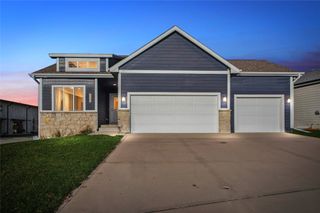 1808 NE Heritage Drive, Grimes, IA 50111
