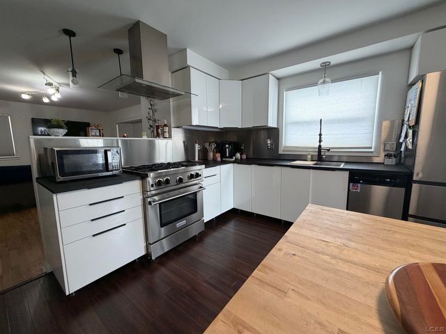 4926 BURCHFIELD Avenue, Lansing, MI 48910