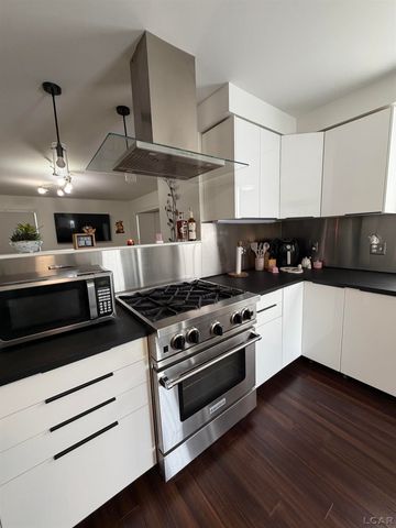 4926 BURCHFIELD Avenue, Lansing, MI 48910