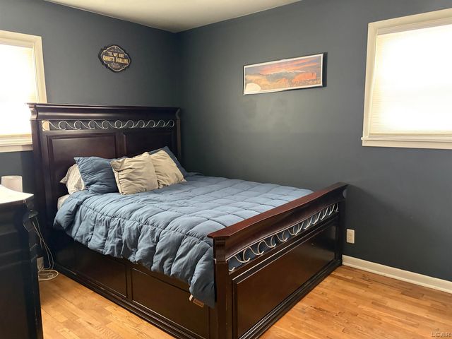 4926 BURCHFIELD Avenue, Lansing, MI 48910