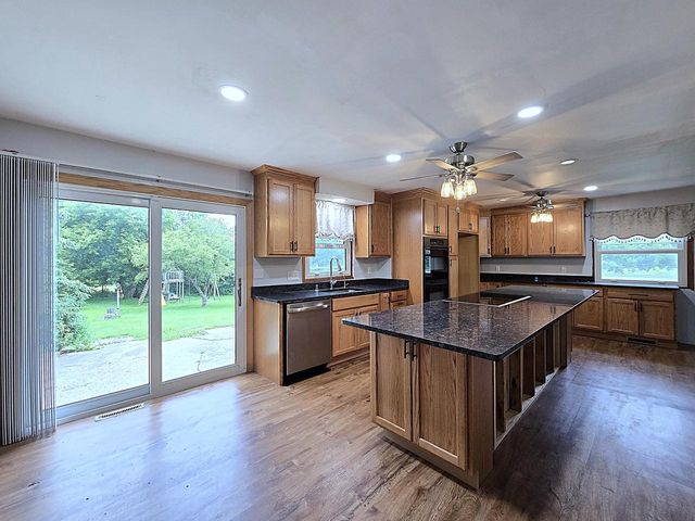 S41W26893 Oak Grove LANE, Waukesha, WI 53189