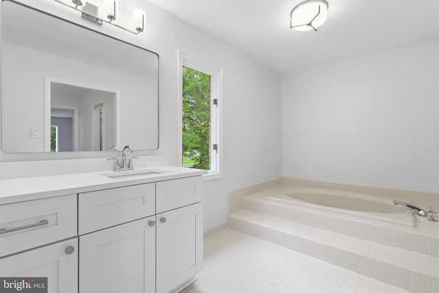 6294 DUNAWAY CT, Mclean, VA 22101