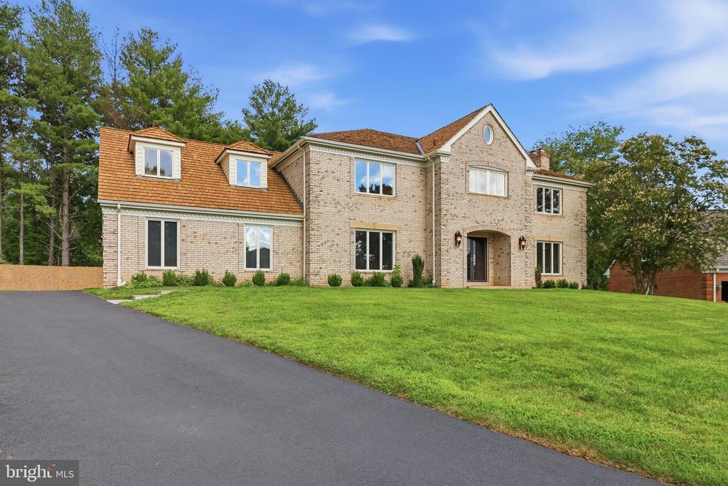 6294 DUNAWAY CT, Mclean, VA 22101