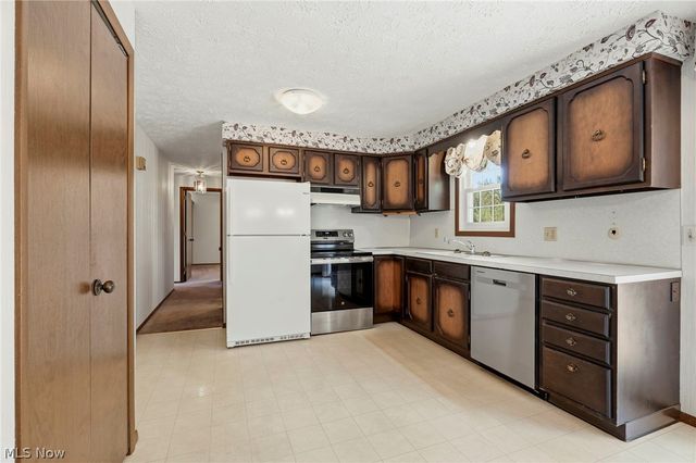 8285 Southwood Drive NW, North Canton, OH 44720