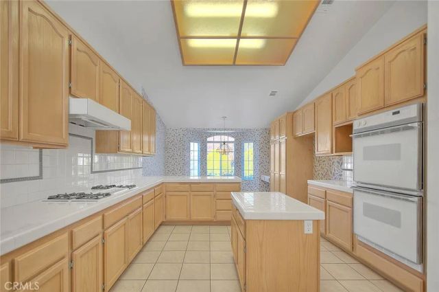 19149 Catalina, Apple Valley, CA 92308