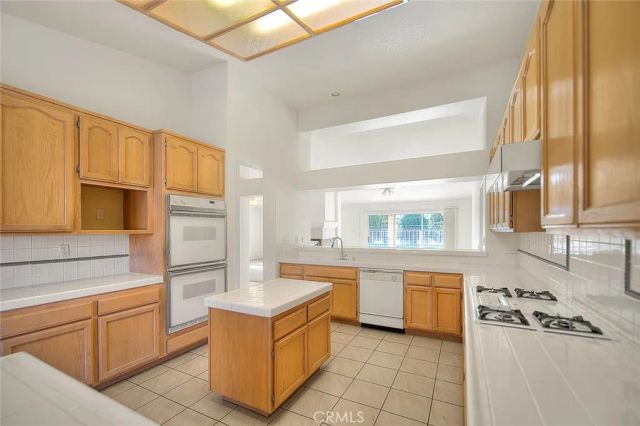 19149 Catalina, Apple Valley, CA 92308