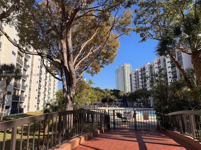 16919 N Bay Road 117, Sunny Isles Beach, FL 33160