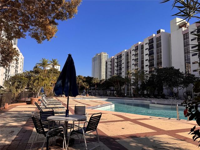 16919 N Bay Road 117, Sunny Isles Beach, FL 33160