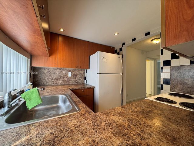 16919 N Bay Road 117, Sunny Isles Beach, FL 33160