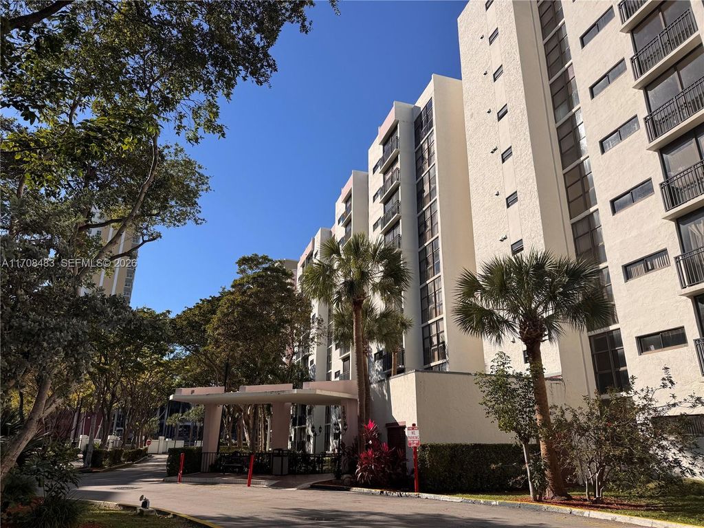 16919 N Bay Road 117, Sunny Isles Beach, FL 33160