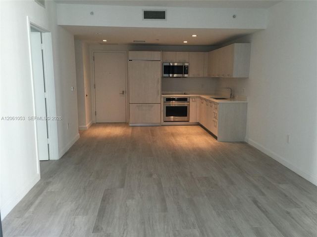 45 SW 9 Street 1607, Miami, FL 33131