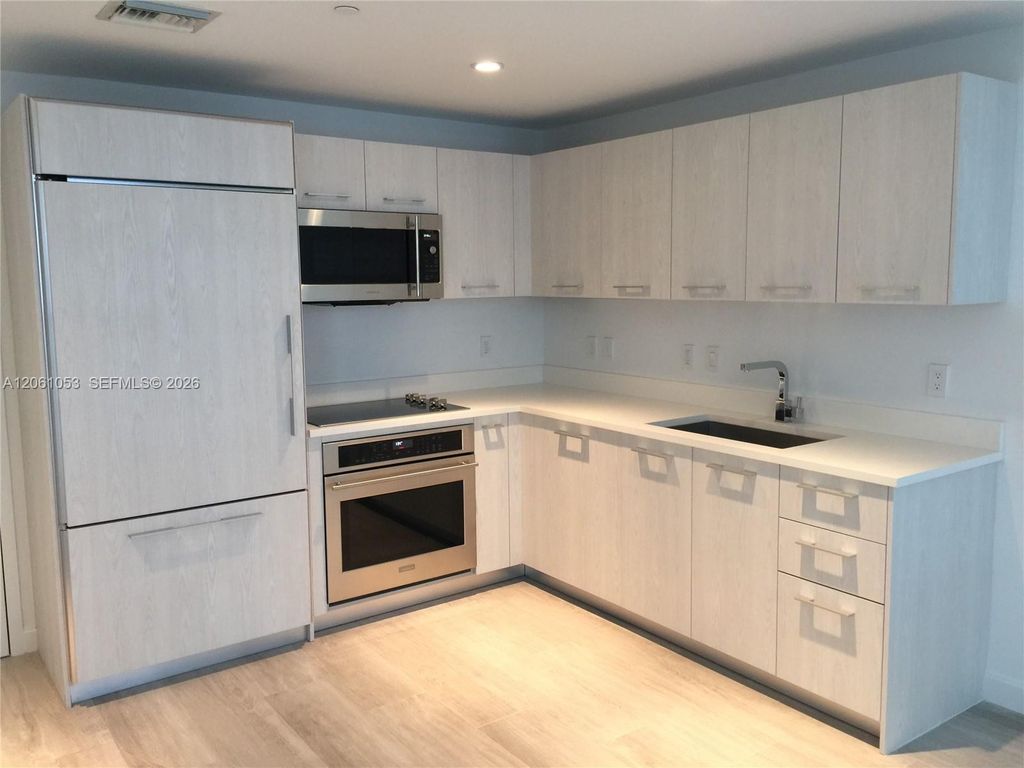 45 SW 9 Street 1607, Miami, FL 33131