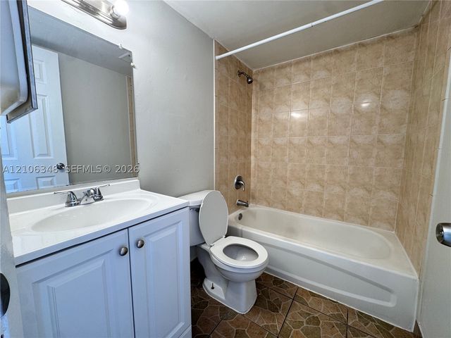 101 NE 41st St A8, Oakland Park, FL 33334