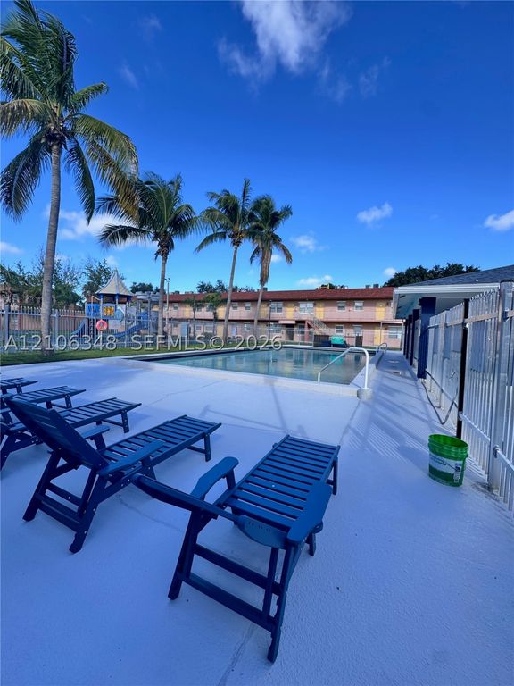 101 NE 41st St A8, Oakland Park, FL 33334