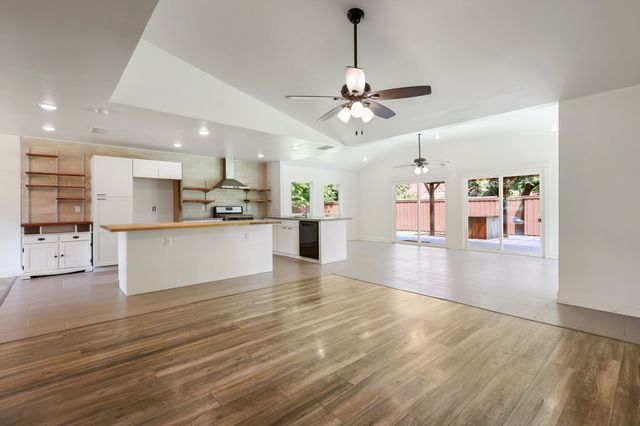 913 Heritage Circle, Garland, TX 75043