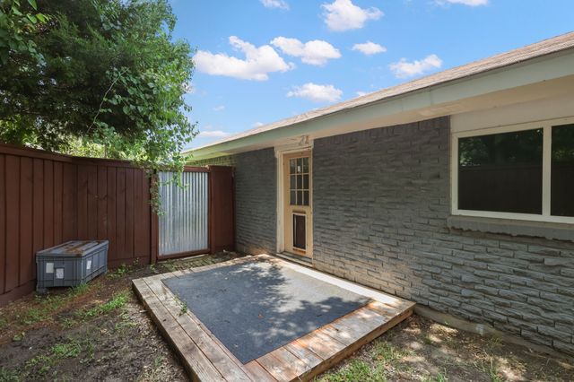 913 Heritage Circle, Garland, TX 75043