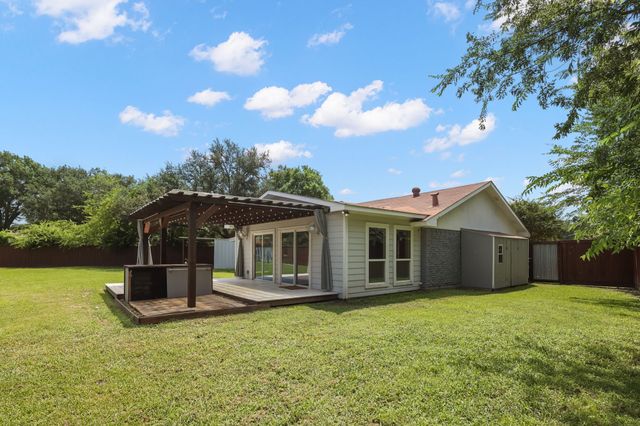 913 Heritage Circle, Garland, TX 75043