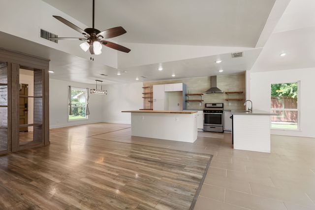 913 Heritage Circle, Garland, TX 75043