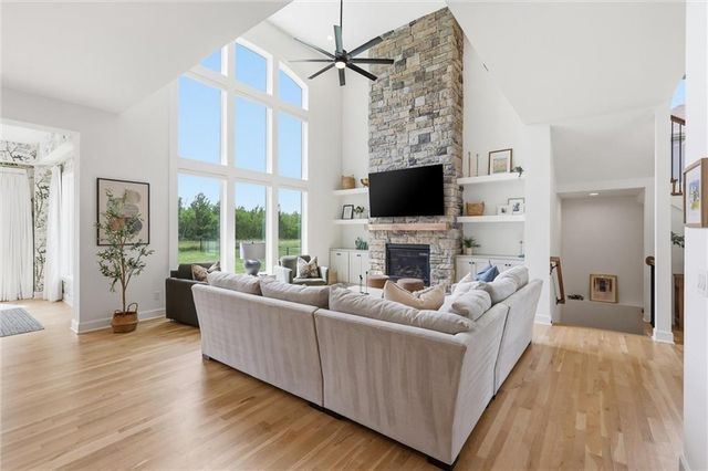 14798 S Parkhill Street, Olathe, KS 66061