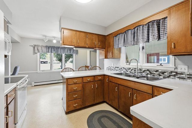 607 6th Street W, West Fargo, ND 58078