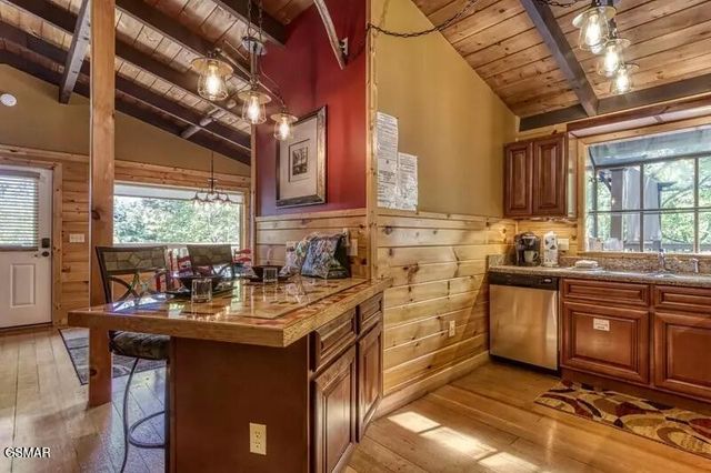 1059 Lower Alpine Way, Gatlinburg, TN 37738