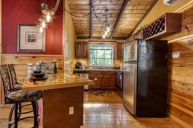 1059 Lower Alpine Way, Gatlinburg, TN 37738