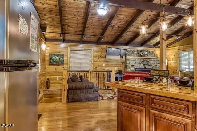 1059 Lower Alpine Way, Gatlinburg, TN 37738