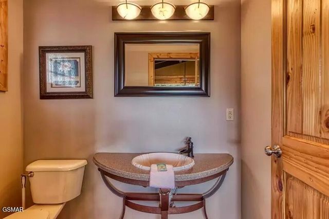 1059 Lower Alpine Way, Gatlinburg, TN 37738