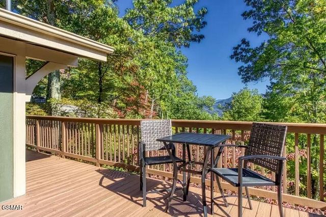 1059 Lower Alpine Way, Gatlinburg, TN 37738