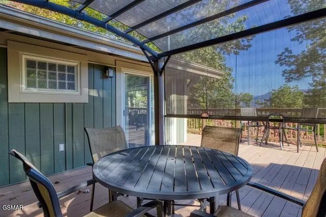 1059 Lower Alpine Way, Gatlinburg, TN 37738