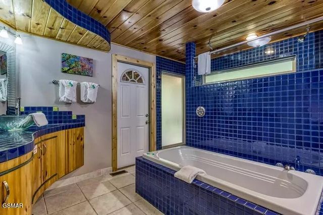 1059 Lower Alpine Way, Gatlinburg, TN 37738