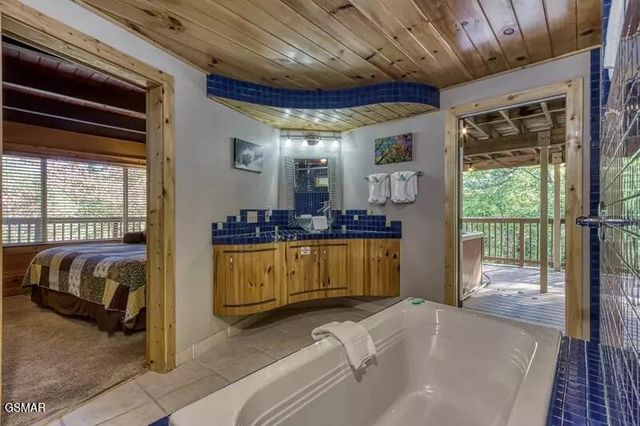 1059 Lower Alpine Way, Gatlinburg, TN 37738