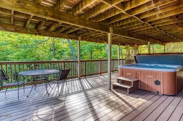 1059 Lower Alpine Way, Gatlinburg, TN 37738