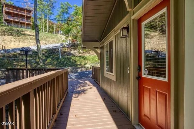 1059 Lower Alpine Way, Gatlinburg, TN 37738