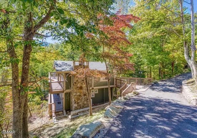 1059 Lower Alpine Way, Gatlinburg, TN 37738