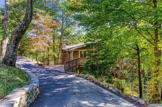1059 Lower Alpine Way, Gatlinburg, TN 37738