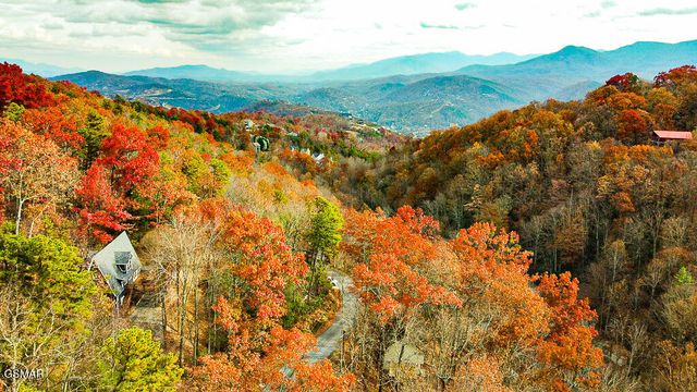 1059 Lower Alpine Way, Gatlinburg, TN 37738