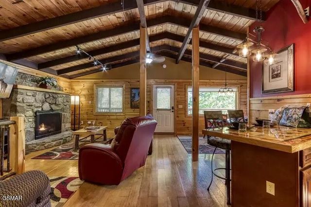 1059 Lower Alpine Way, Gatlinburg, TN 37738