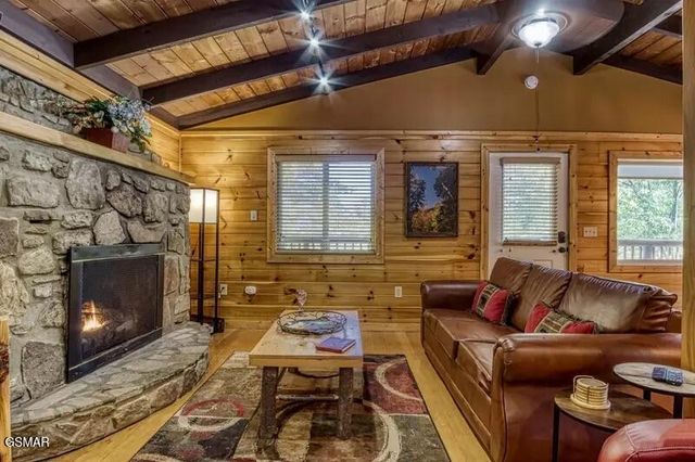 1059 Lower Alpine Way, Gatlinburg, TN 37738