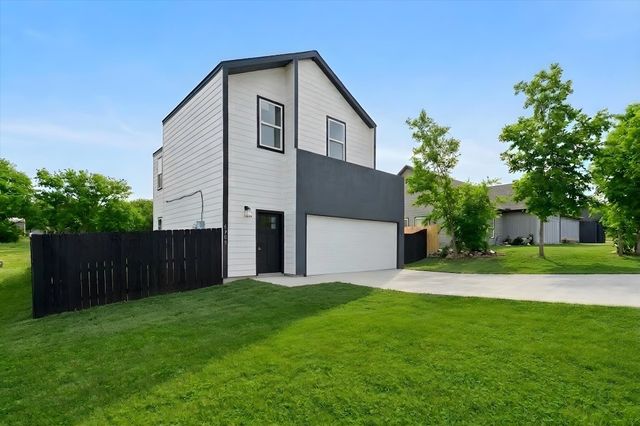 5905 Collins Court, Granbury, TX 76048