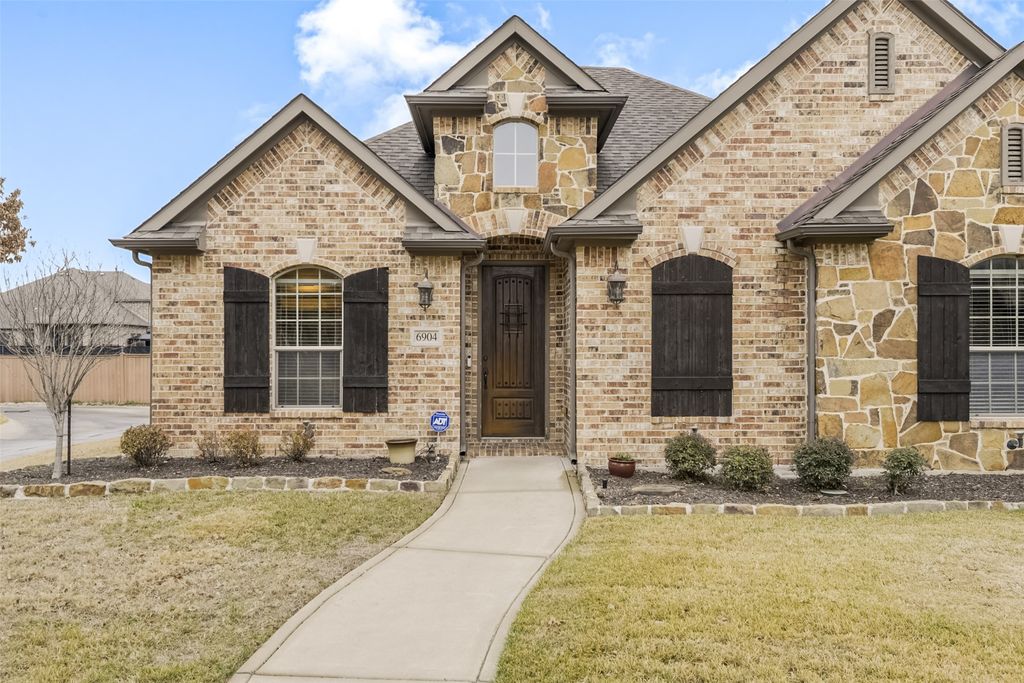 6904 Finch Drive, North Richland Hills, TX 76182