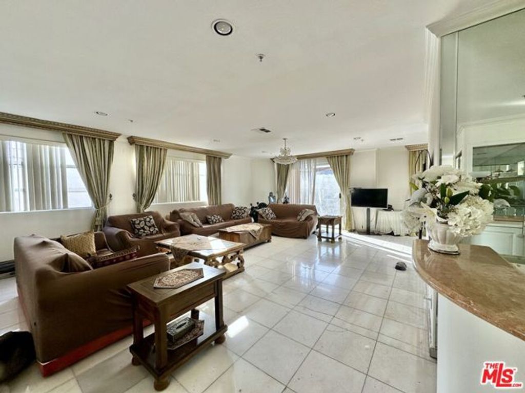 1132 S SHENANDOAH Street PH, Los Angeles, CA 90035