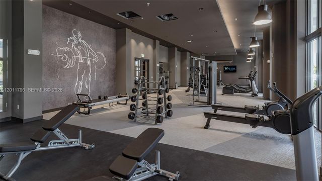 19401 W Dixie Hwy 607, Miami, FL 33180