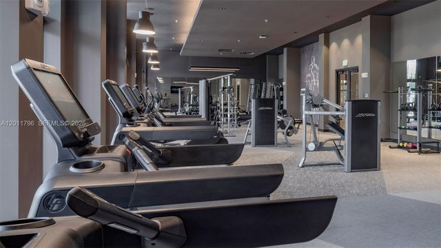 19401 W Dixie Hwy 607, Miami, FL 33180