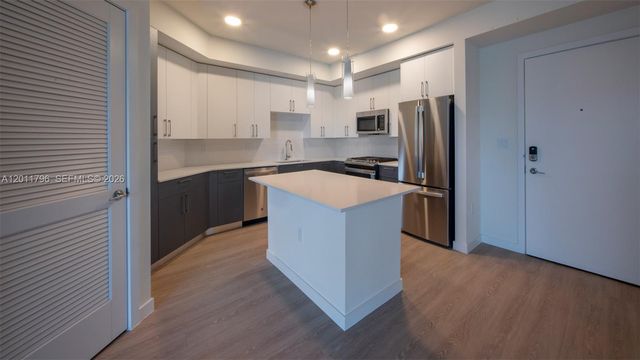 19401 W Dixie Hwy 607, Miami, FL 33180